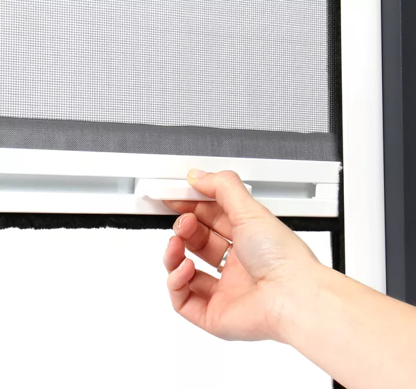 Manija para mosquitera enrollable Luxe vertical - negro o blanco